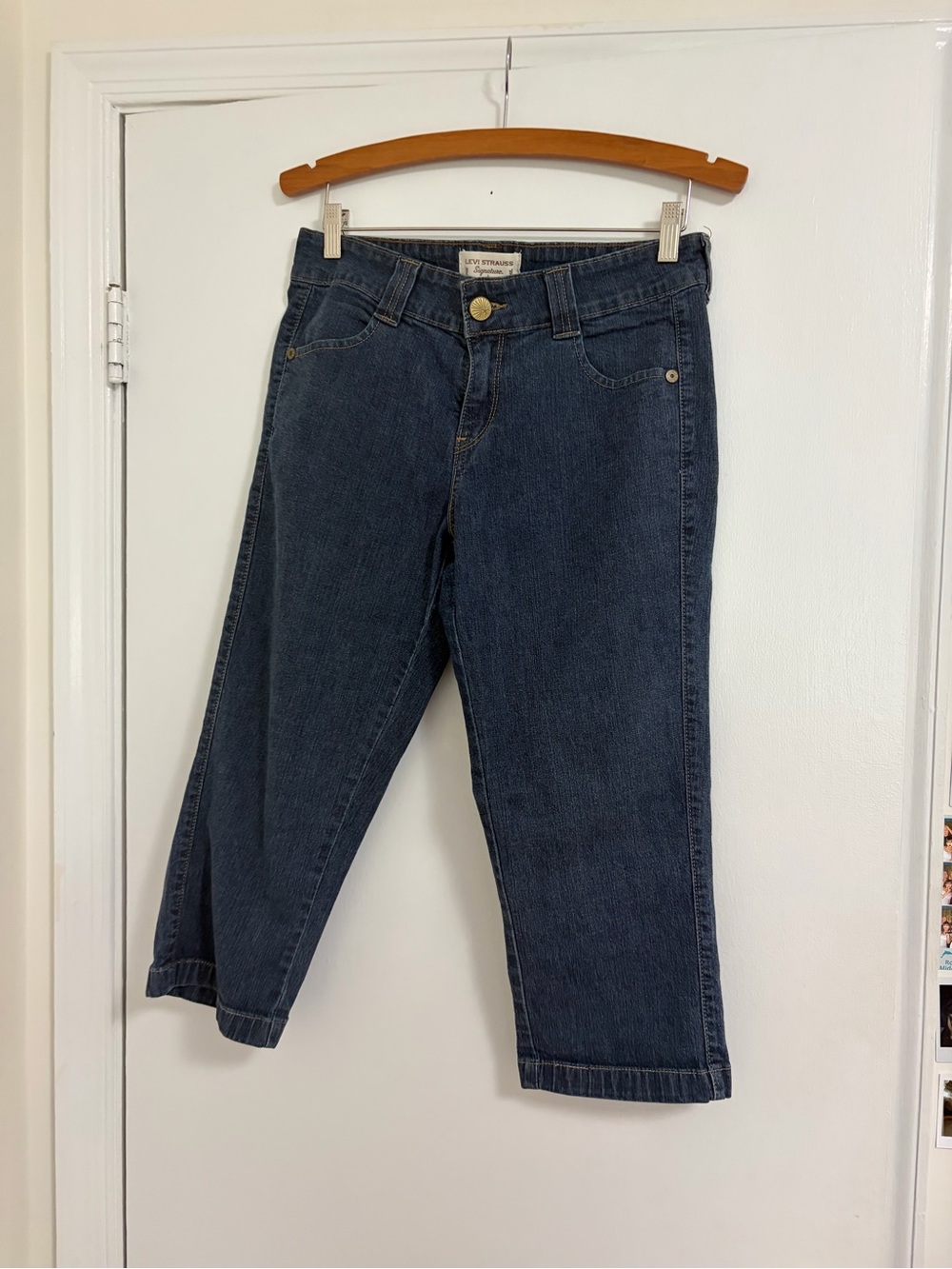 Levi's Dark Blue Capris